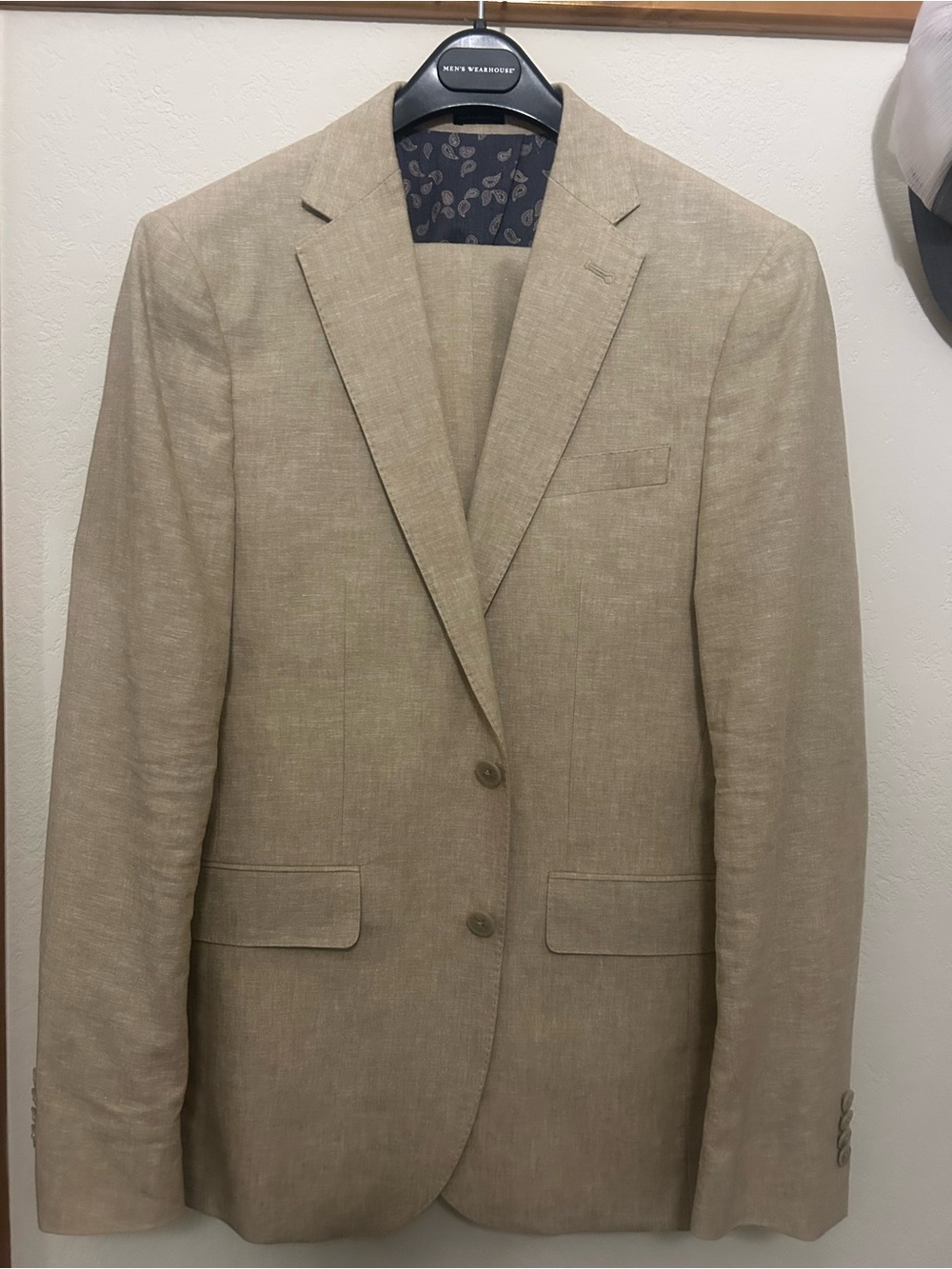 Men’s warehouse: Joseph Abboud linen suit